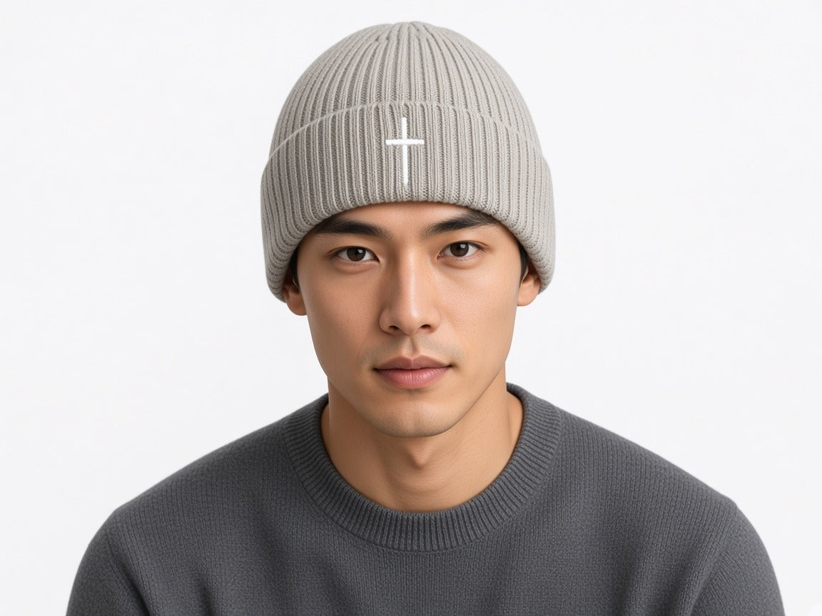 Beanie - White cross - Beige worn by a model
