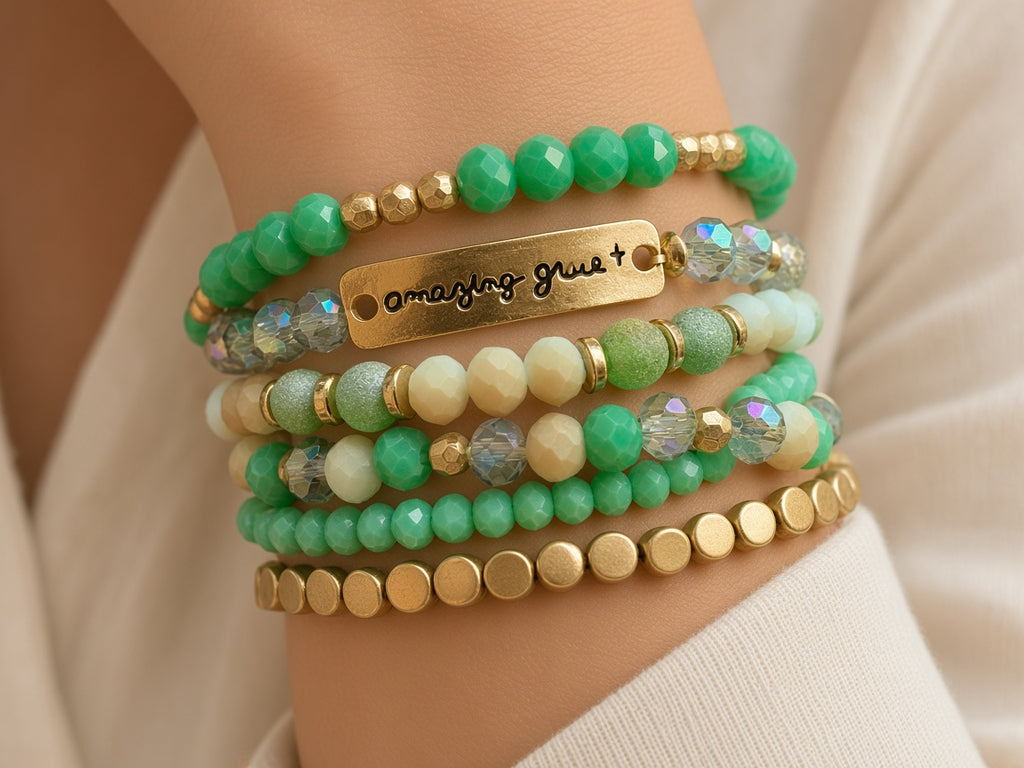 Bracelet - beads turquoise - amazing Grace worn by a model