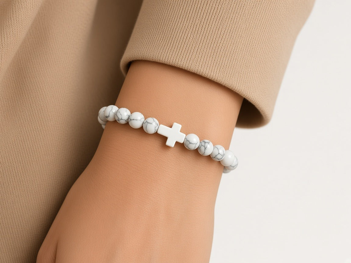 Bracelets Faith worn by a model