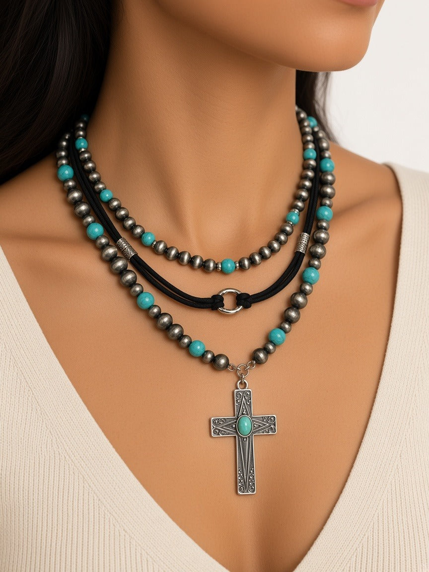 Necklace - 3in1 - turquoise worn by a model