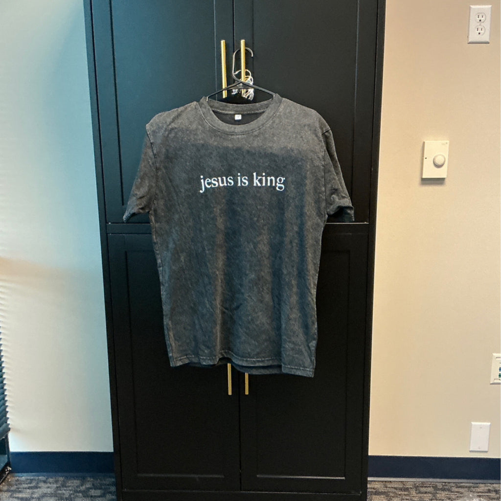 T-shirt - Jesus is king