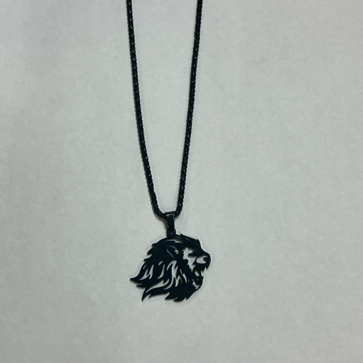 Necklace - lion head - black