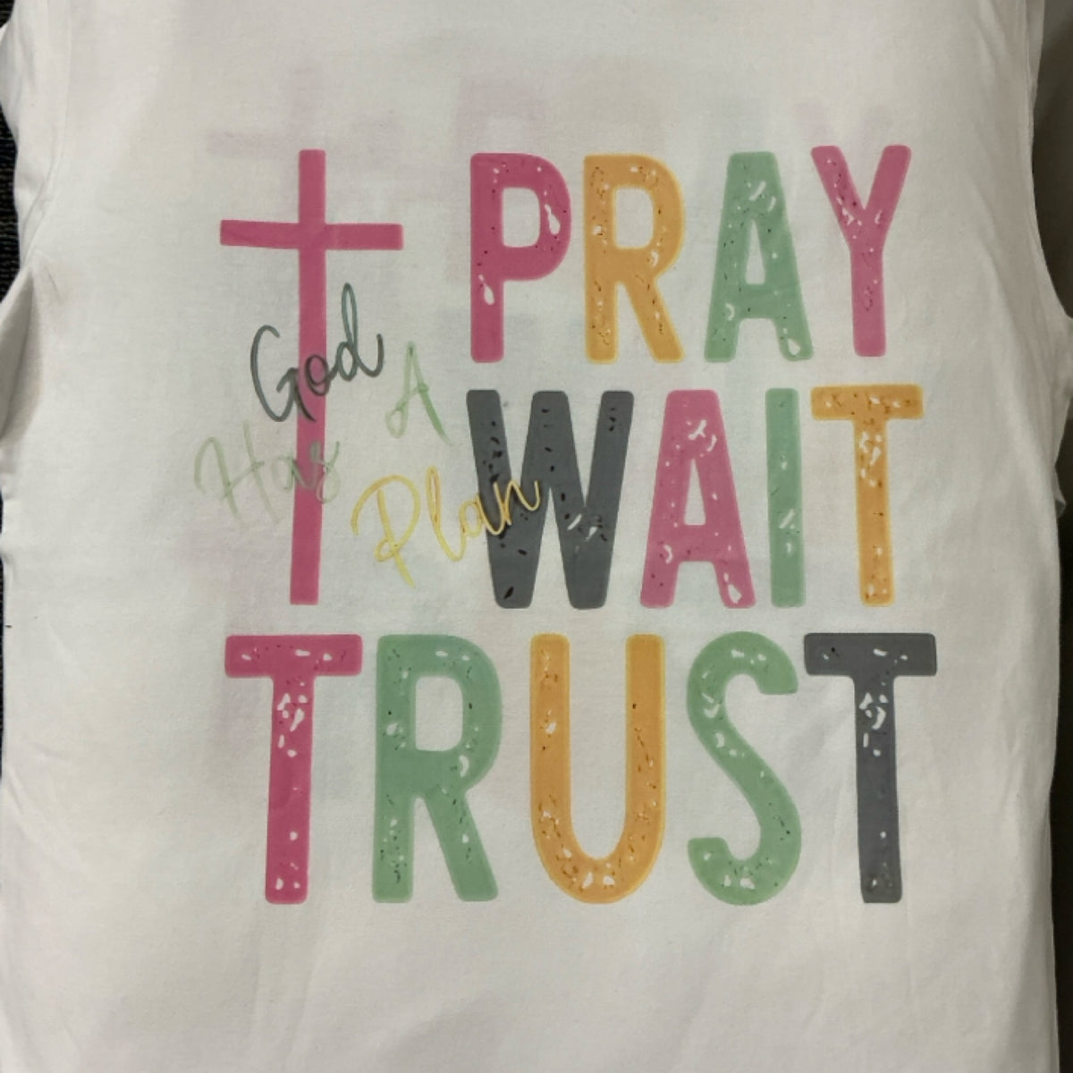 T-shirt - pray wait trust