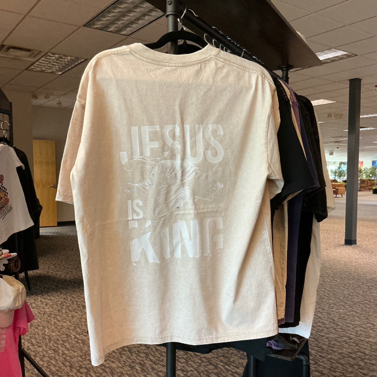 T-shirt - Jesus is king