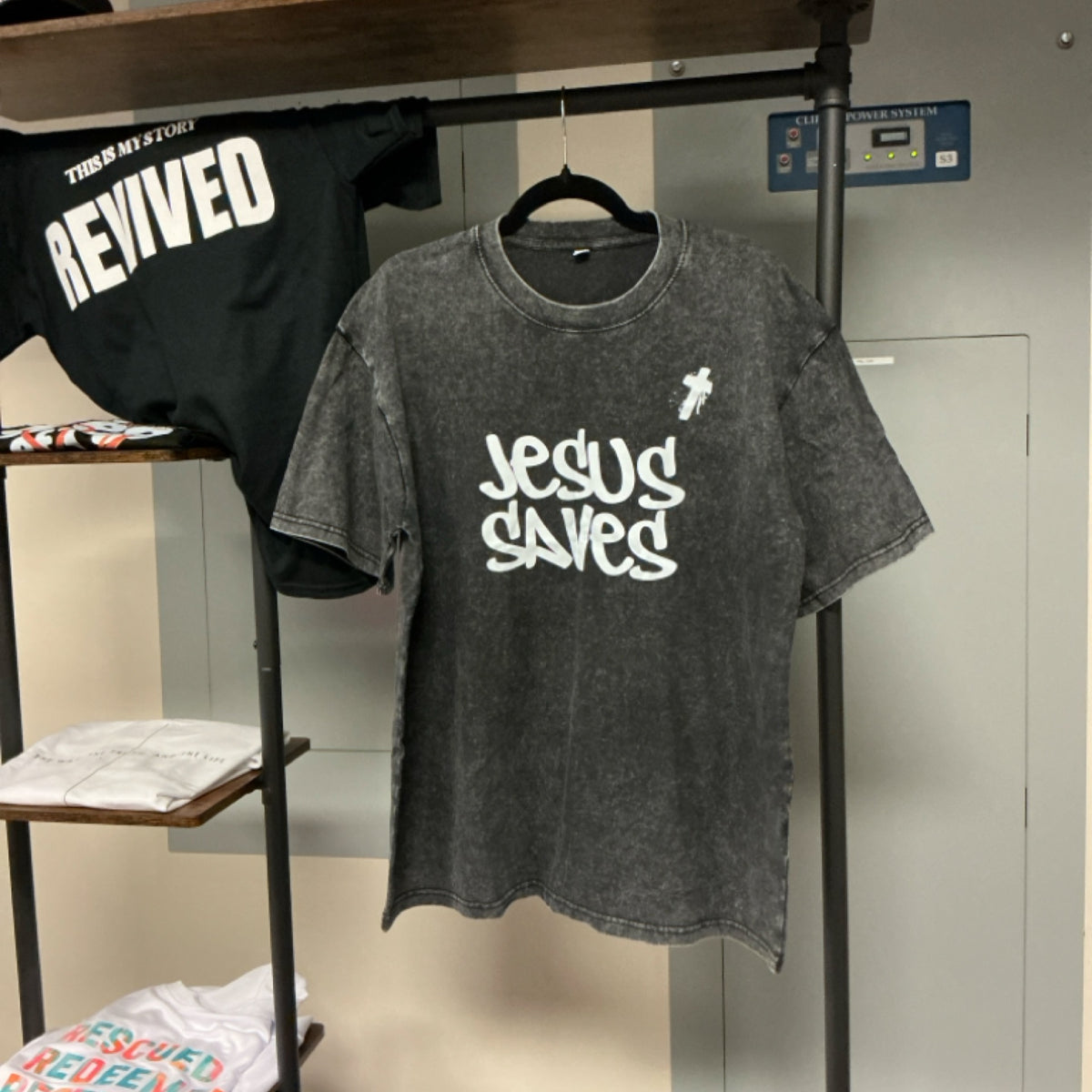 T-shirt - Jesus saves - Acid wash black