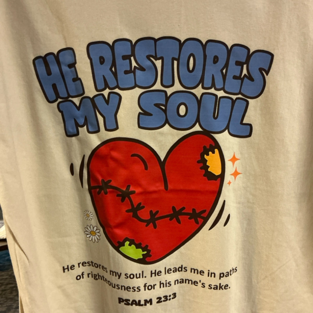T-shirt - He restores my soul - beige