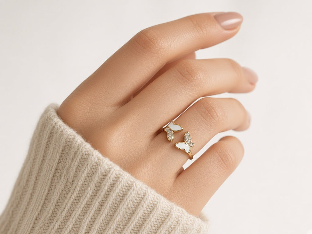 Ring - 2 Butterflies - Gold/white worn by a model